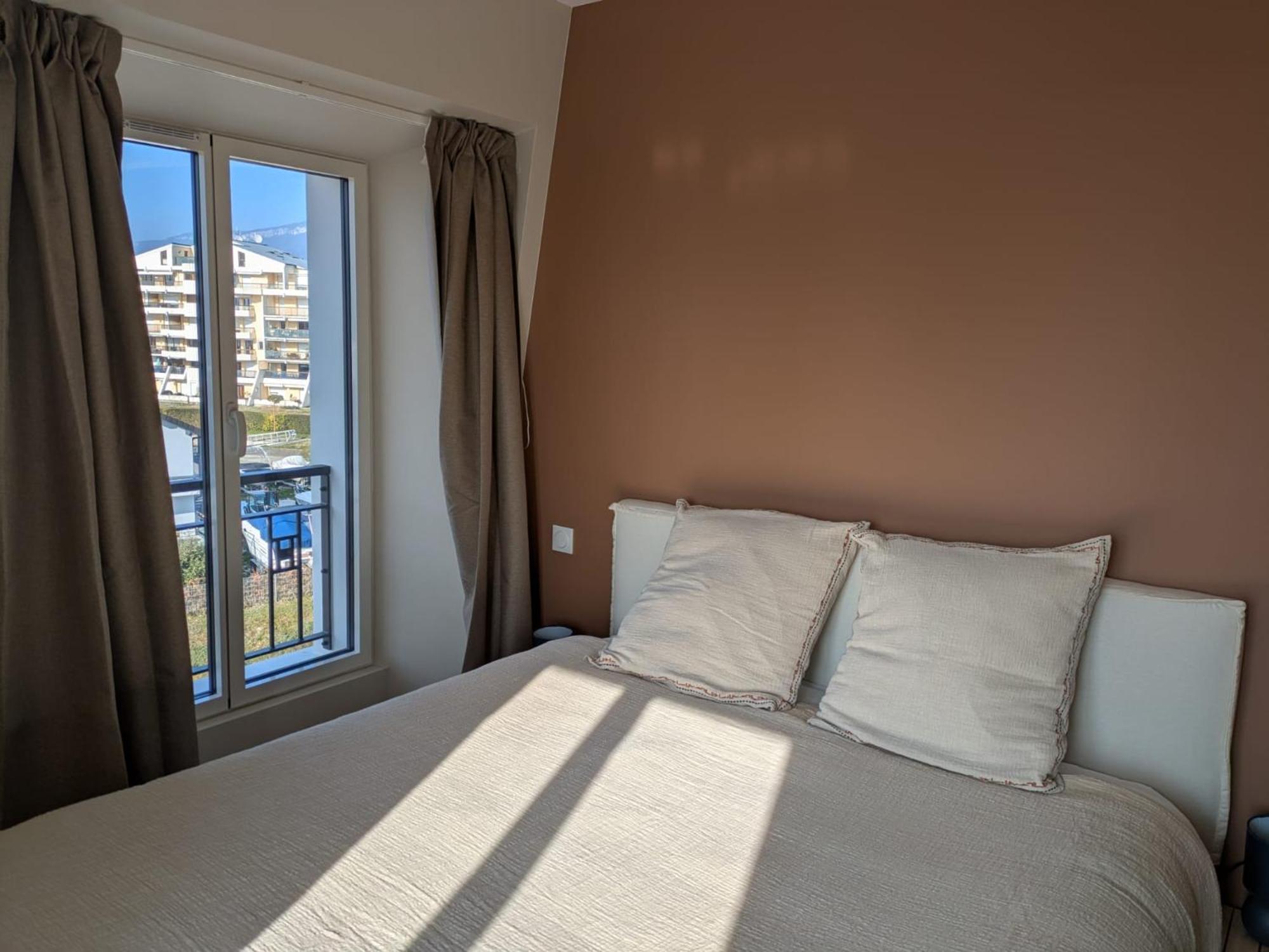 La Du Petit Port - *
